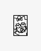 Cuadro de pared en MDF negro con silueta de bebé animado con chupete, diseño minimalista calado de una sola pieza.