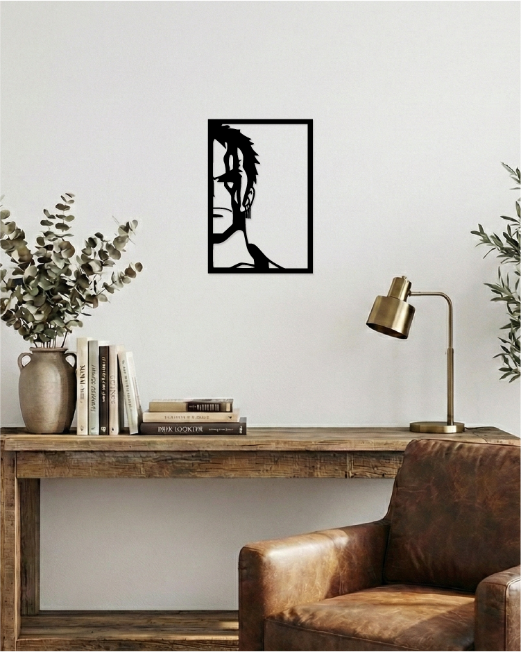 Decoración de oficina con estilo industrial, cuadro calado en madera negra de diseño sobrio inspirado en el código samurái.