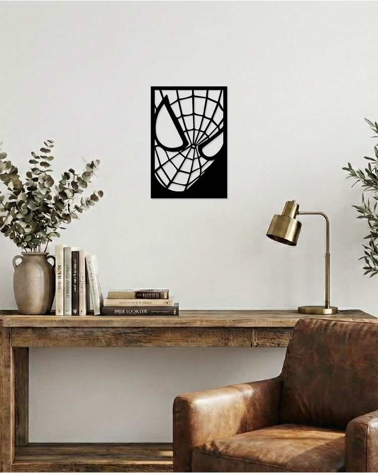 Decoración de oficina con estilo industrial, cuadro calado en madera negra de diseño sobrio inspirado en el arácnido.