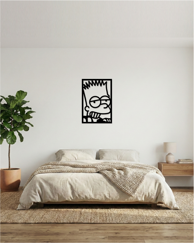 Cuadro decorativo calado instalado en dormitorio juvenil, diseño de joven en MDF con toque artístico.