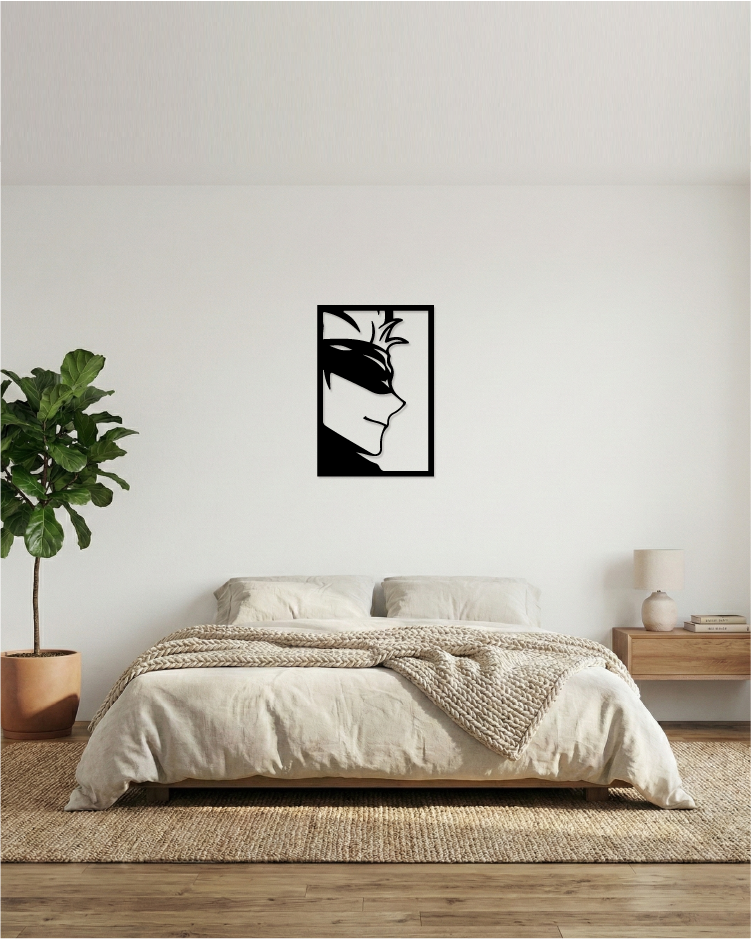 Cuadro decorativo calado instalado en dormitorio moderno, diseño de hechicero legendario en MDF negro mate.